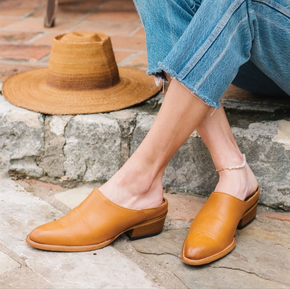 New Tecovas Caramel Sophie Mule Size 8B